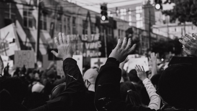 Black and white photo of people attending the protests in the summer of 2020