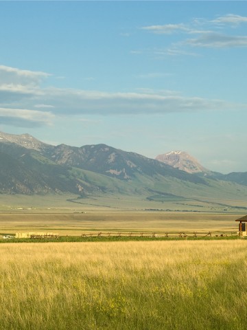 House with mountains in the background in Montana